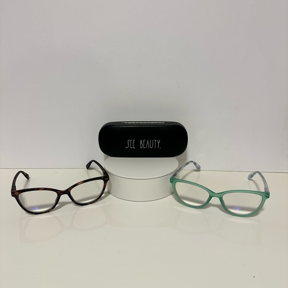 RAE DUNN Stylish Two Reading Glasses Set with Case. New w/o Tags
+ 2.50 - Picture 5 of 7